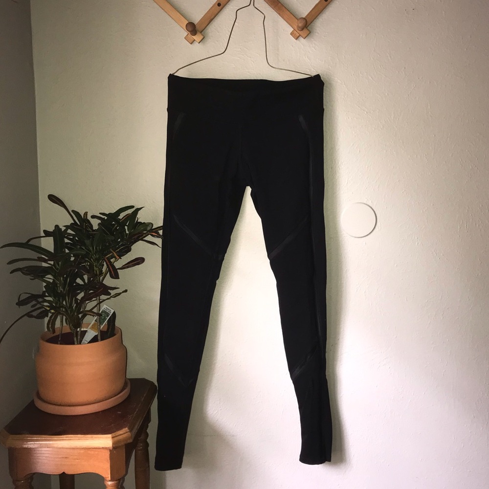 SOLD // Alo Yoga Black Leggings - Picture 11 of 11